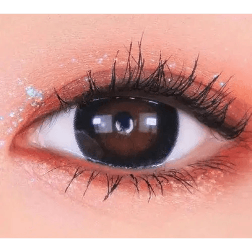 Olens Dali Extra Black — single-eye close-up showing the contact lens appearance