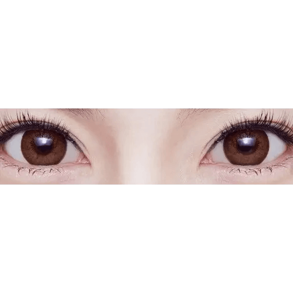 Olens Dali Extra Brown — both eyes wearing the contact lenses