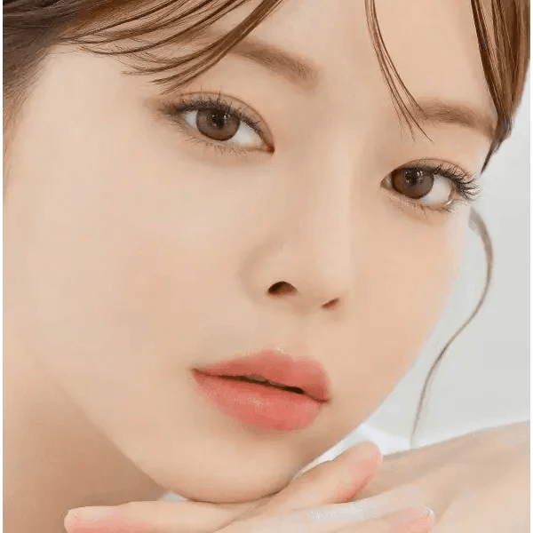 LensRang DayLook 1Day Choco (5p) — model portrait showing the contact lens look