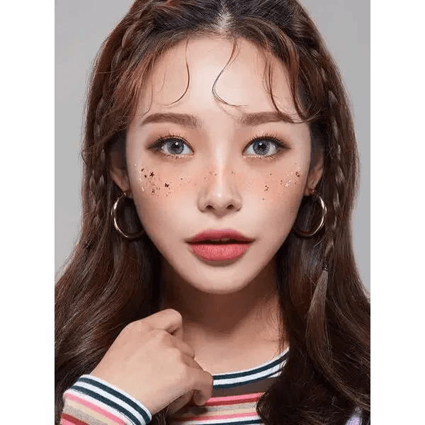 LensTown Eau So Pretty Gray — model portrait showing the contact lens look