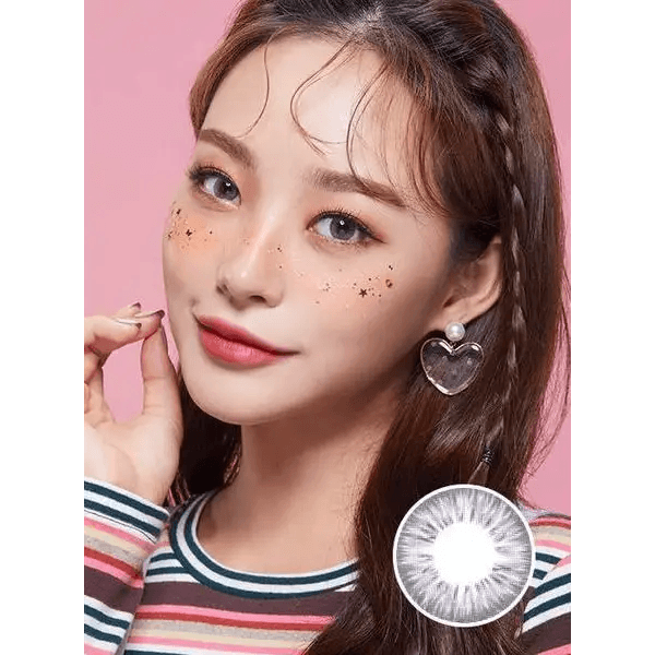 LensTown Eau So Pretty Violet — model portrait showing the contact lens look