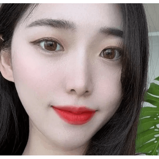 LensRang Epi Brown — model portrait showing the contact lens look