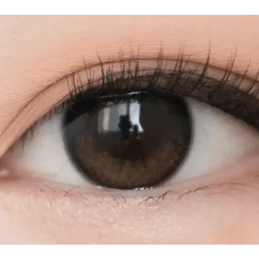 Olens Eyelighter Glowy 1Day Black (20p) — single-eye close-up showing the contact lens appearance