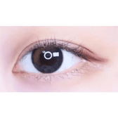 Olens Eyelighter Glowy 1Day Black (20p) — single-eye close-up showing the contact lens appearance