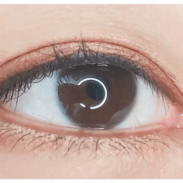 Olens EyeTeen Choco Brown — single-eye close-up showing the contact lens appearance