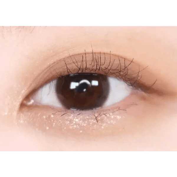 Olens EyeTeen Choco Brown — single-eye close-up showing the contact lens appearance