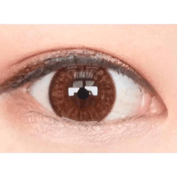 Olens Grang Grang Brown — single-eye close-up showing the contact lens appearance