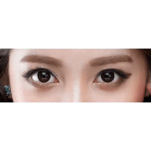 Olens Grang Grang Choco — both eyes wearing the contact lenses