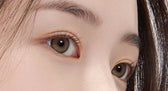 i-DOL Canna Roze Beige Brown — both eyes wearing the contact lenses
