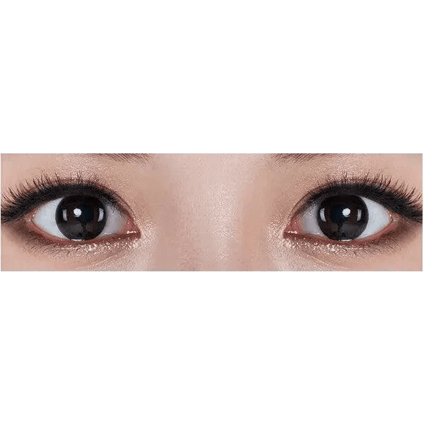 Olens Indie Black — both eyes wearing the contact lenses