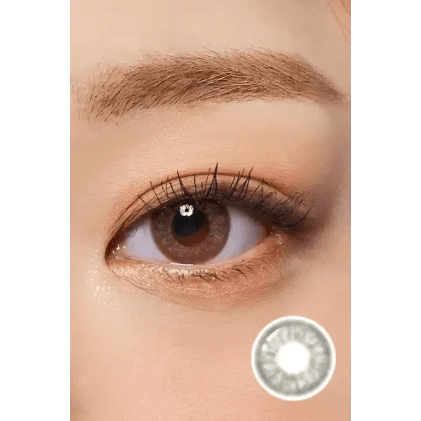 LensTown It's Water Brown (10p) — single-eye close-up showing the contact lens appearance