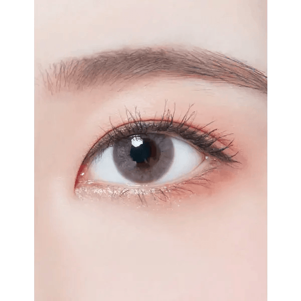 LensTown It's Water Brown (10p) — single-eye close-up showing the contact lens appearance