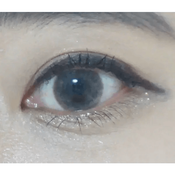 LensTown It's Water Brown (10p) — single-eye close-up showing the contact lens appearance