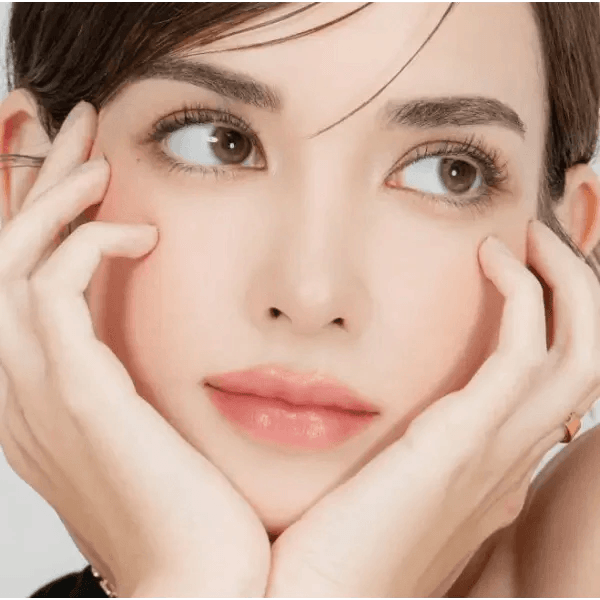 LensRang iWWi Celinay Brown — model portrait showing the contact lens look