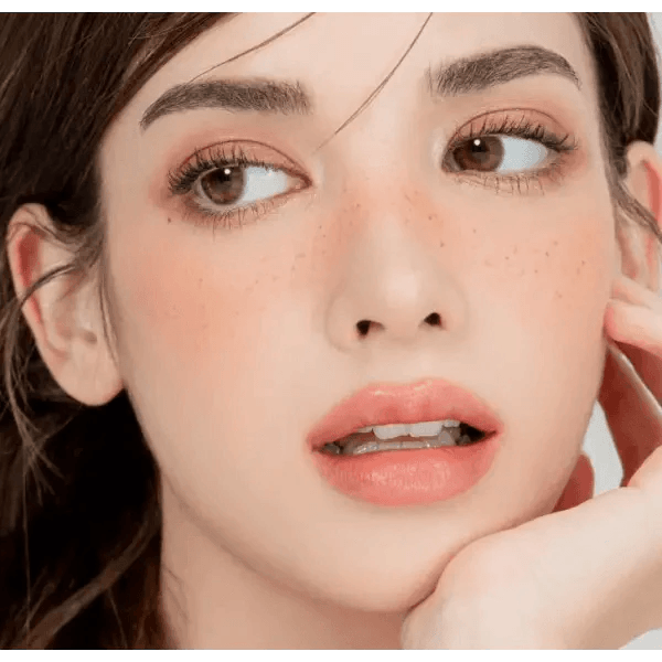 LensRang iWWi Iwwinka Brown — model portrait showing the contact lens look