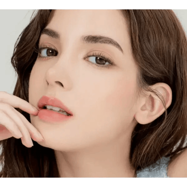 LensRang iWWi Puella Pink — model portrait showing the contact lens look