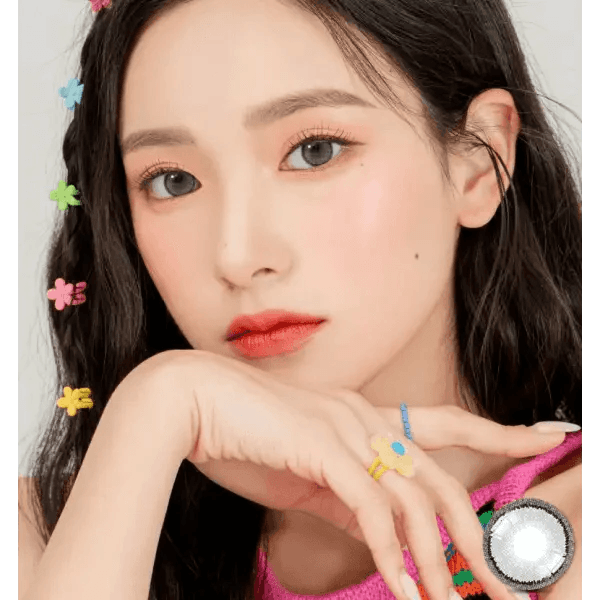 LensRang Sharing Gray — model portrait showing the contact lens look