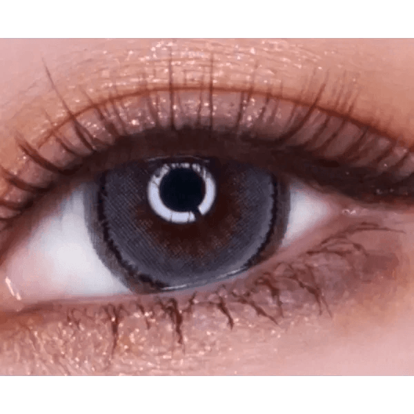 LensRang Sharing Gray — single-eye close-up showing the contact lens appearance