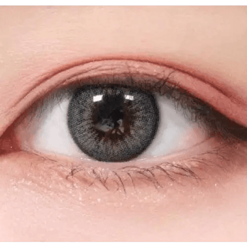 LensRang Iwwitch Blue — single-eye close-up showing the contact lens appearance