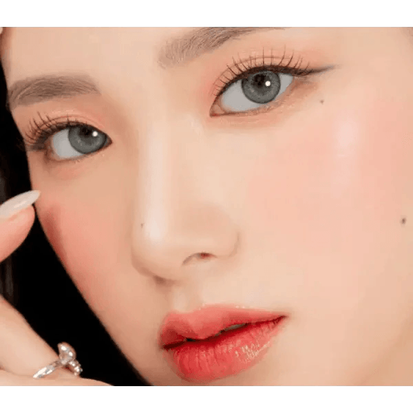 LensRang Iwwitch Blue — model portrait showing the contact lens look