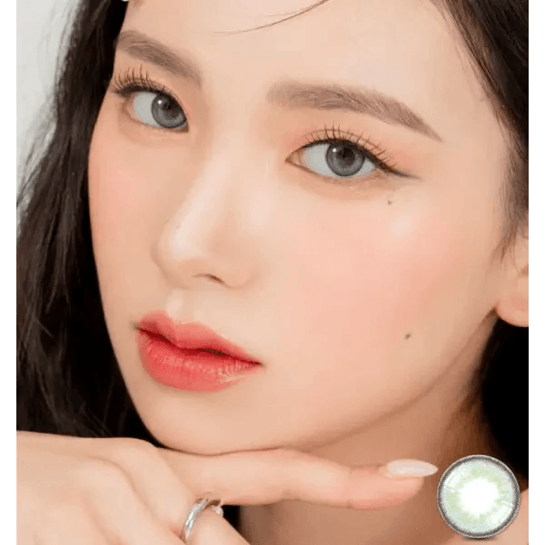 LensRang Iwwitch Blue — model portrait showing the contact lens look