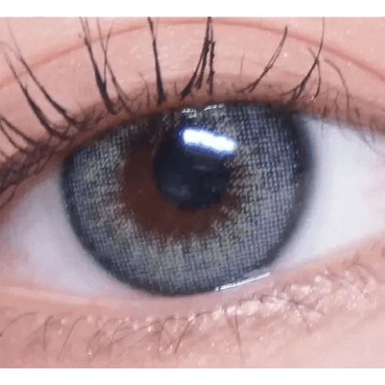 LensRang Iwwitch Blue — single-eye close-up showing the contact lens appearance