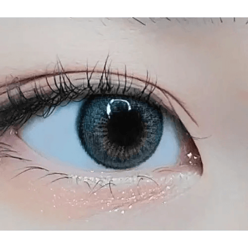 LensRang Iwwitch Blue — single-eye close-up showing the contact lens appearance