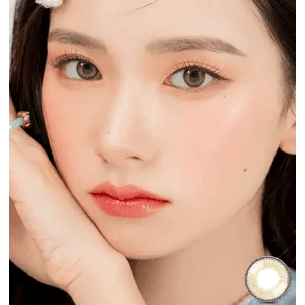 LensRang Iwwitch Brown — model portrait showing the contact lens look