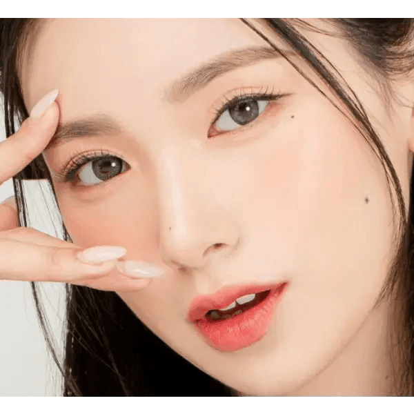 LensRang Iwwitch Gray — model portrait showing the contact lens look