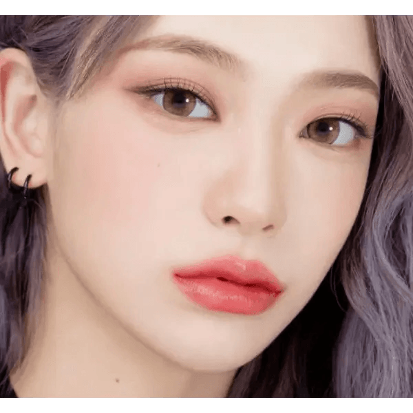 LensRang Iwwitch Up Brown — model portrait showing the contact lens look