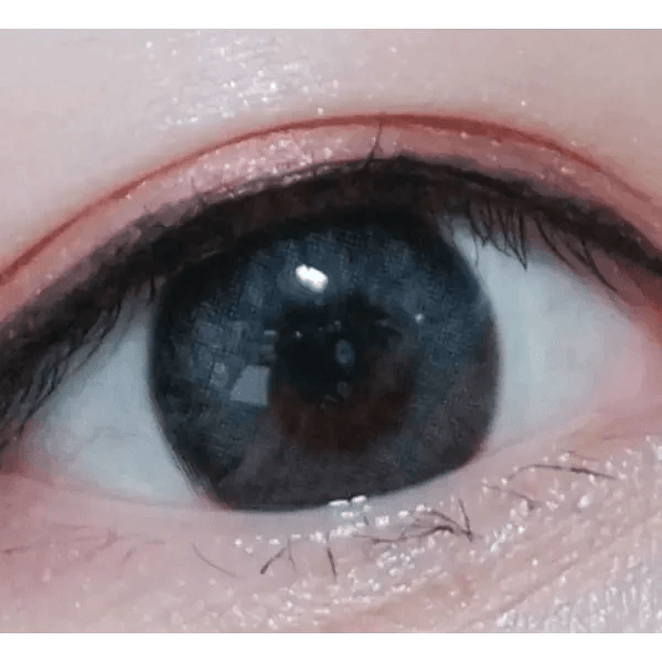 LensTown Kakao Friends Neo Gray — single-eye close-up showing the contact lens appearance