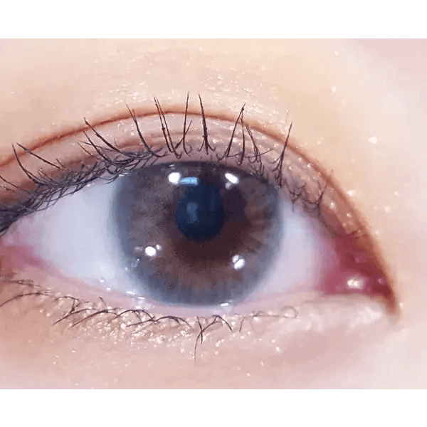LensTown Kiralet Blue — single-eye close-up showing the contact lens appearance