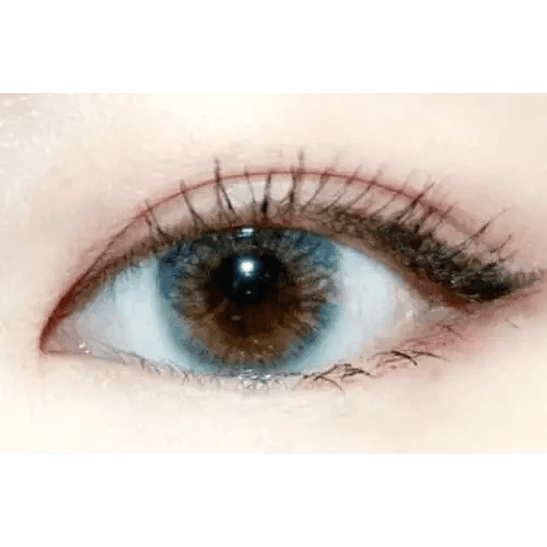 LensTown Kiralet Blue — single-eye close-up showing the contact lens appearance