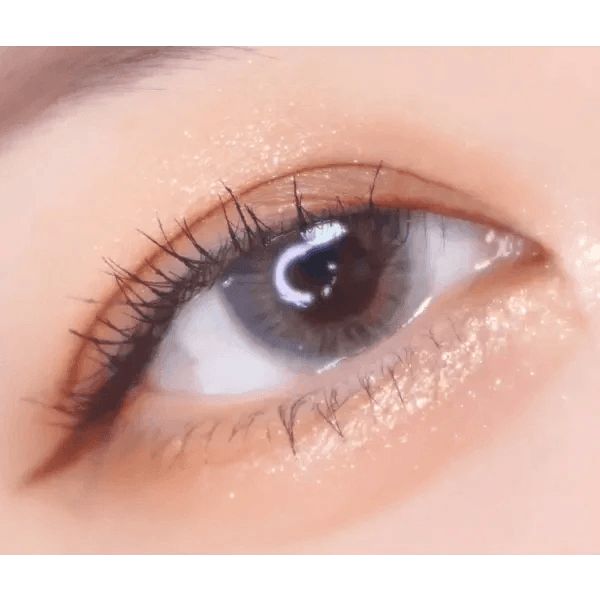 LensTown Kiralet Gray — single-eye close-up showing the contact lens appearance