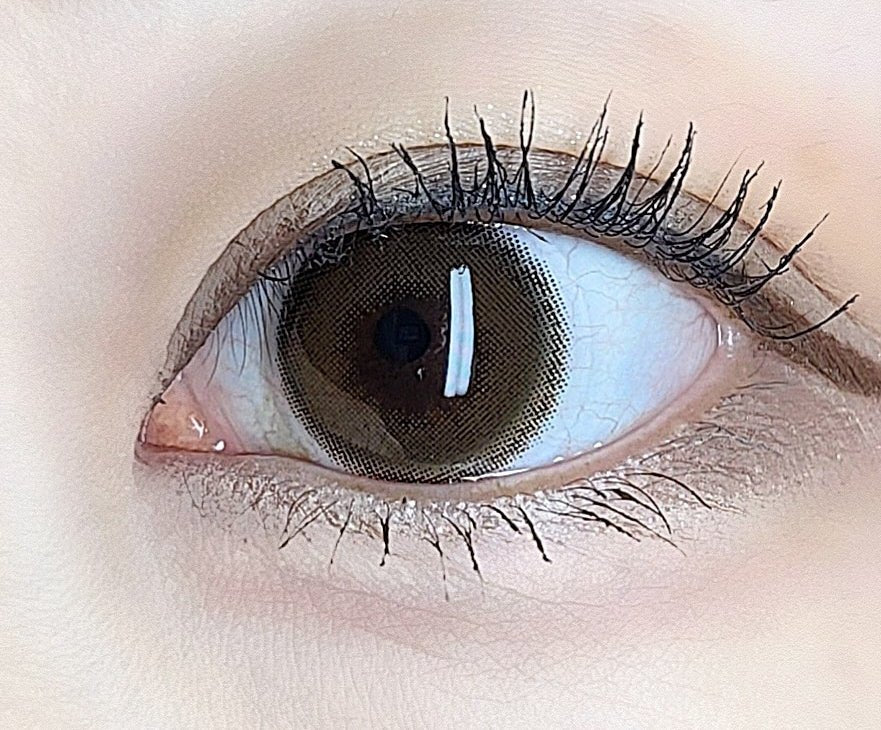 LensRang Comely Choco — single-eye close-up showing the contact lens appearance