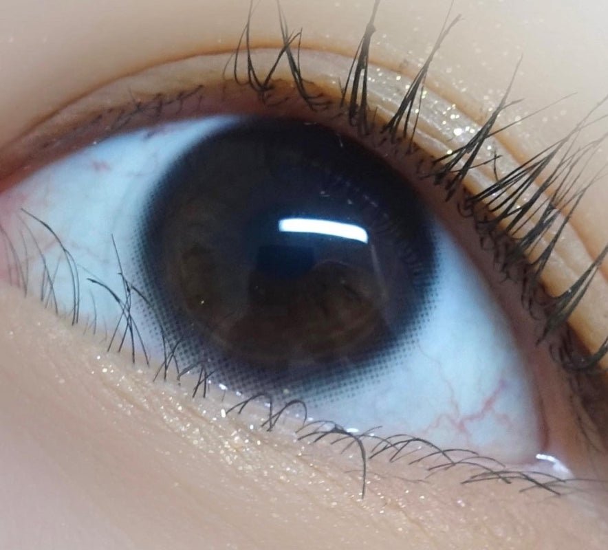 LensRang iWWi Iwwing Black — single-eye close-up showing the contact lens appearance