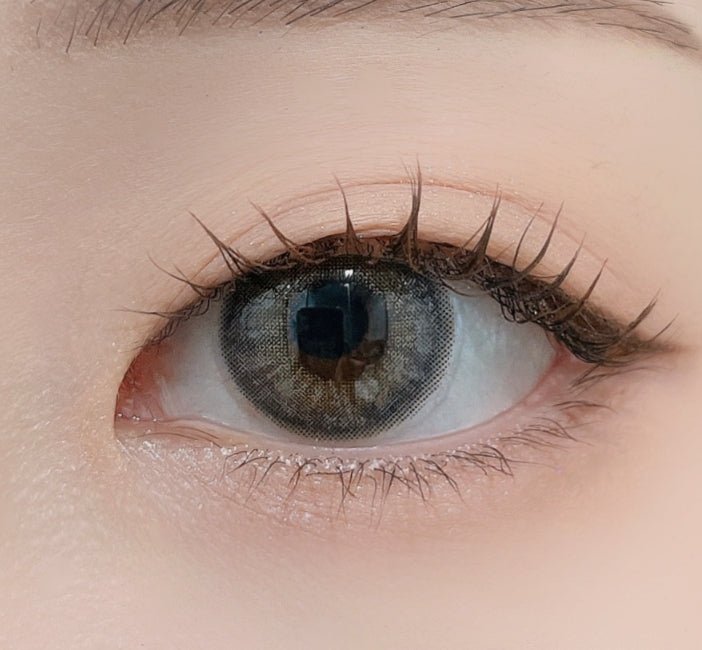 LensRang iWWi Iwwinka Gray — single-eye close-up showing the contact lens appearance