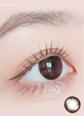 LensRang Iwwiny Choco — single-eye close-up showing the contact lens appearance