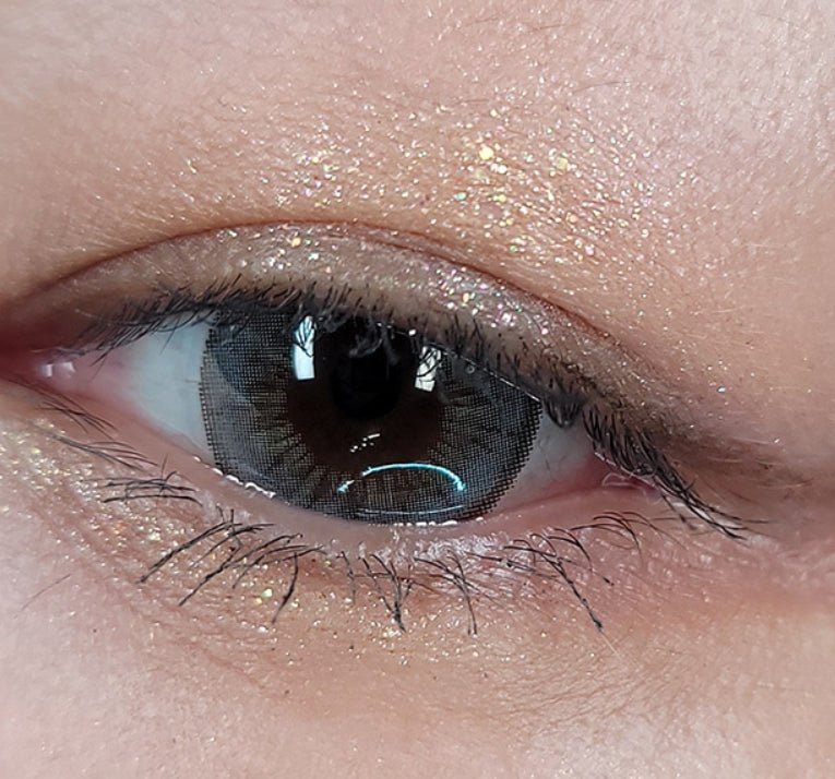 LensRang Iwwitch Gray — single-eye close-up showing the contact lens appearance