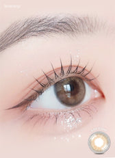 LensRang Romantic Brown — single-eye close-up showing the contact lens appearance