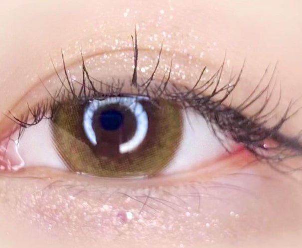 LensRang School Ring Brown — single-eye close-up showing the contact lens appearance