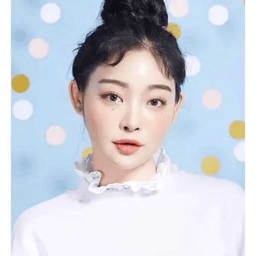 LensTown Sweet Pong Gray — model portrait showing the contact lens look