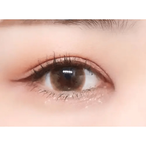 LensTown Thrice S Brown — single-eye close-up showing the contact lens appearance