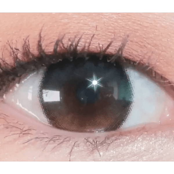 LensTown Tobetter Big Black — single-eye close-up showing the contact lens appearance