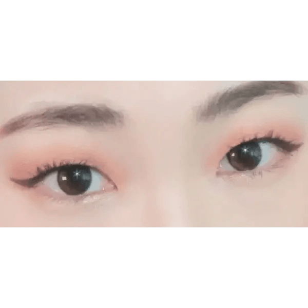 LensTown Tobetter Big Black — both eyes wearing the contact lenses