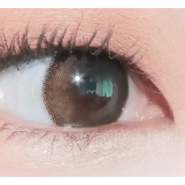 LensTown Tobetter Big Brown — single-eye close-up showing the contact lens appearance