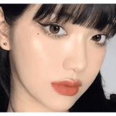 LensTown Tobetter Black 1day (10p) — model portrait showing the contact lens look