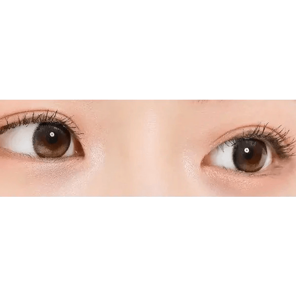 LensTown Tobetter Black 1day (10p) — both eyes wearing the contact lenses