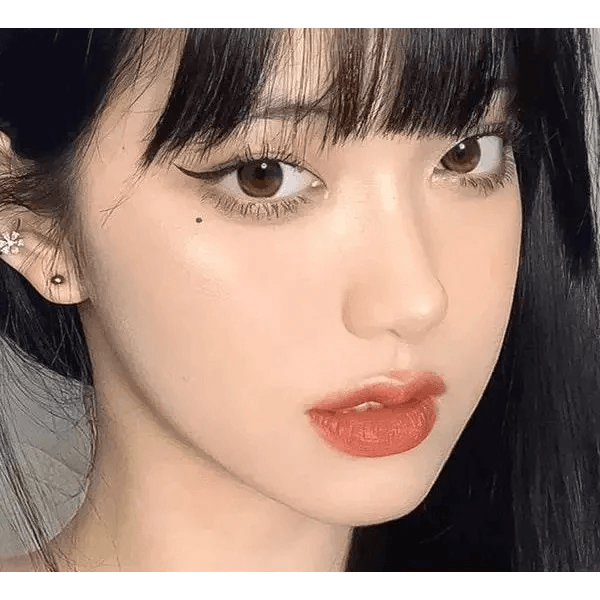 LensTown Tobetter Black — model portrait showing the contact lens look