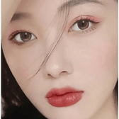 LensTown Tobetter Brown 1day (10p) — model portrait showing the contact lens look